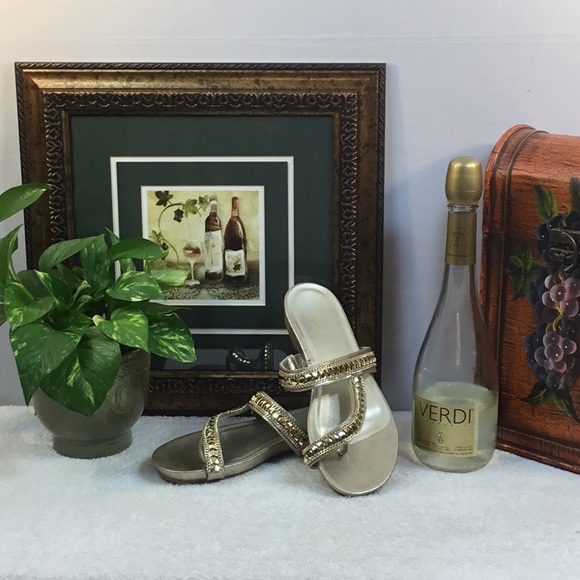 Madeline Stuart Shoes - ⭐️🦅⭐️MADELINE STUART GOLD SANDALS—-NWOT⭐️🦅⭐️